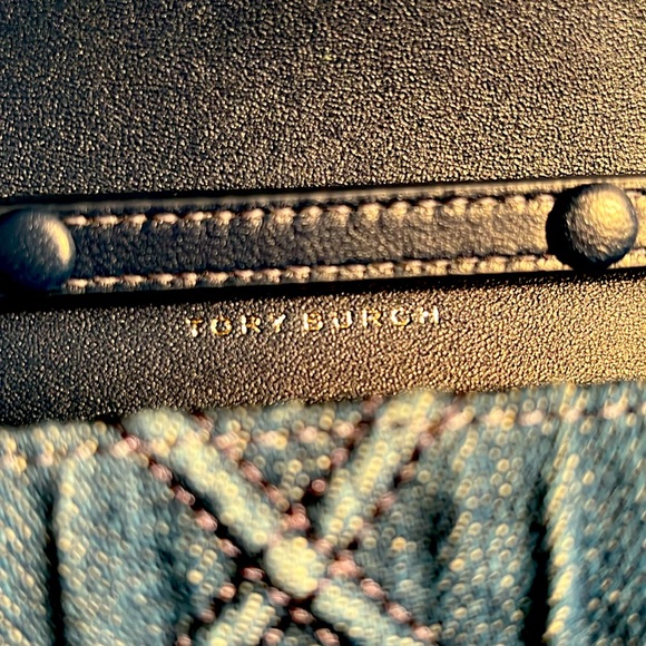 🔥💯 NWT Authentic Tory Burch Denim Wallet on Chain - Picture 5 of 10